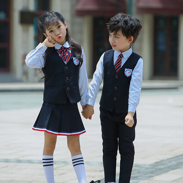 幼稚園服裝面料含棉不少于60%